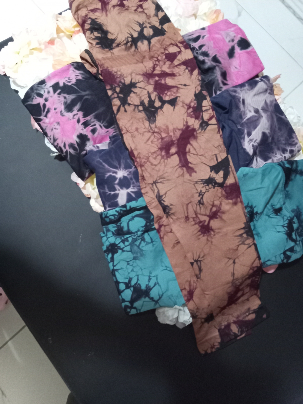 SHEIN Tie-Dye Leggings Set in Brown, Teal & Pink